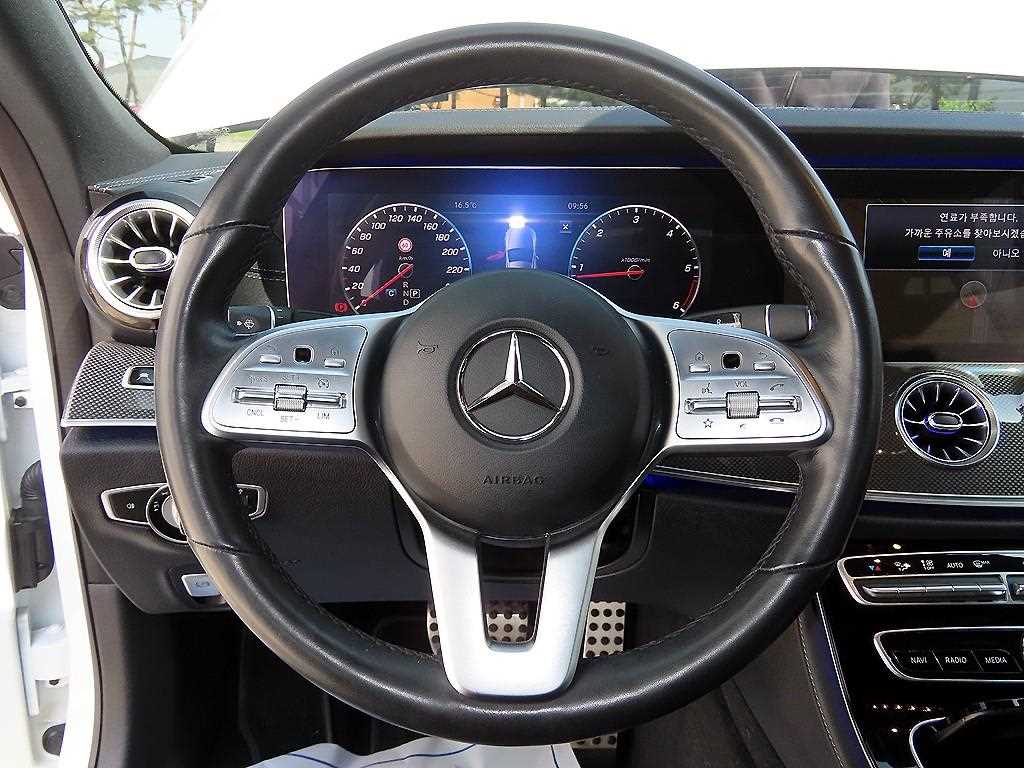 Mercedes Benz CLS Class - Vista 8