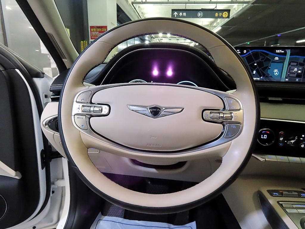 Genesis GV70 - Vista 8