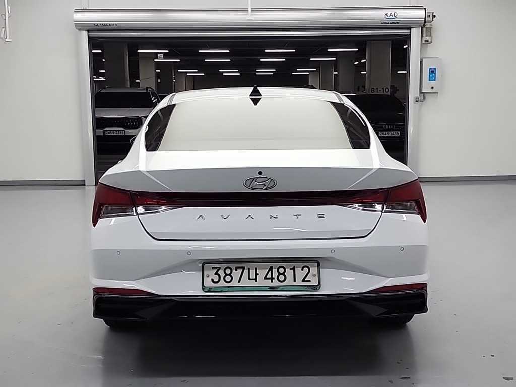 HYUNDAI Avante - Vista 3