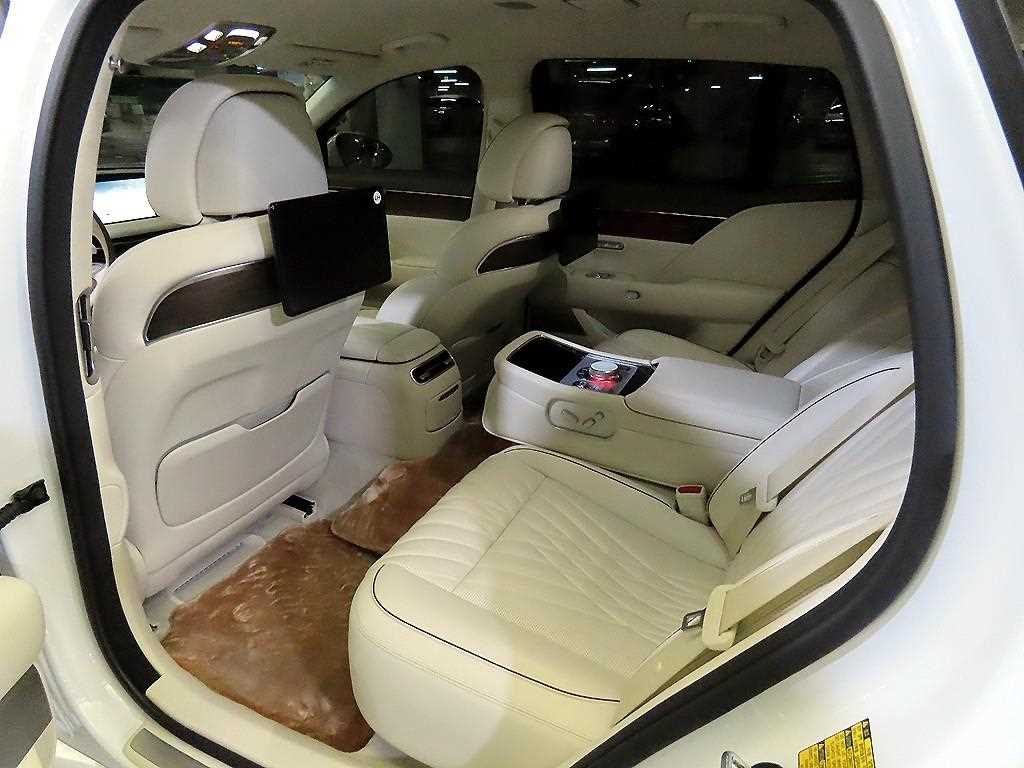 Genesis G90 - Vista 7