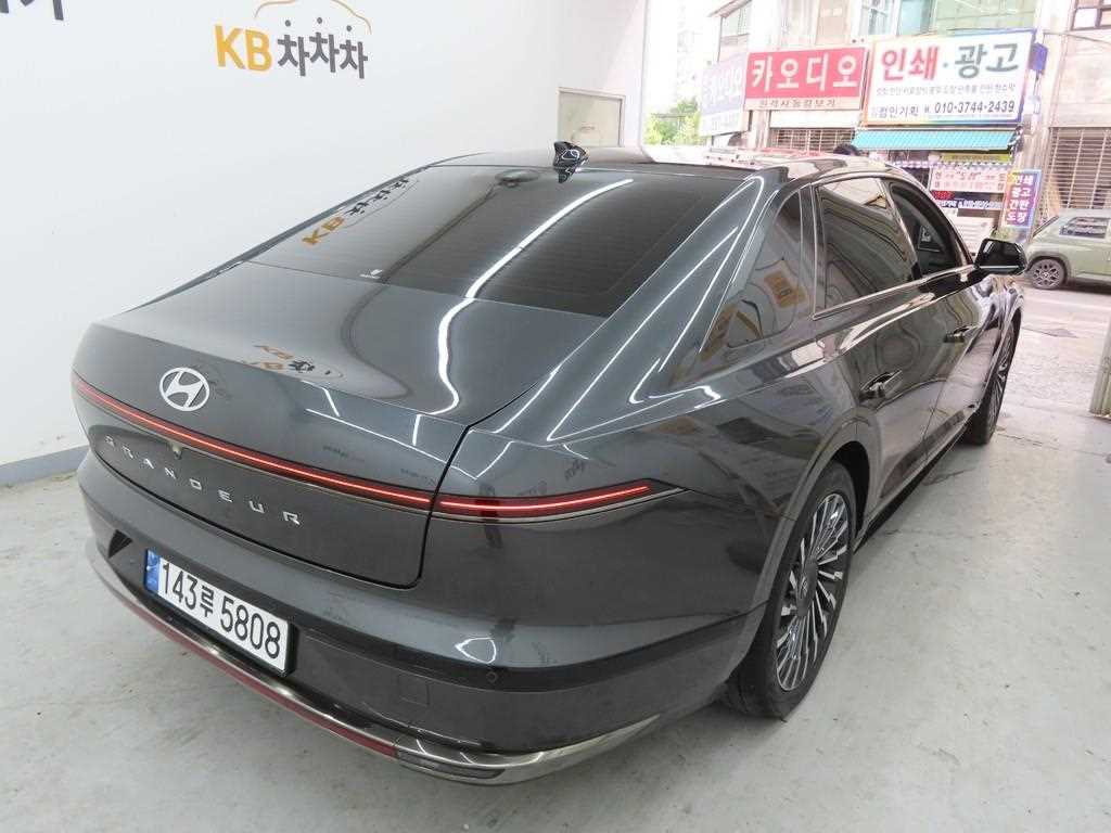 HYUNDAI Grandeur - Vista 3
