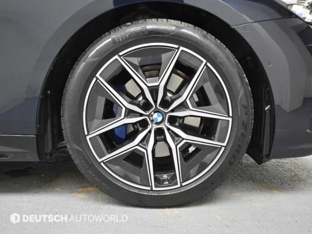 BMW 5 Series - Vista 5