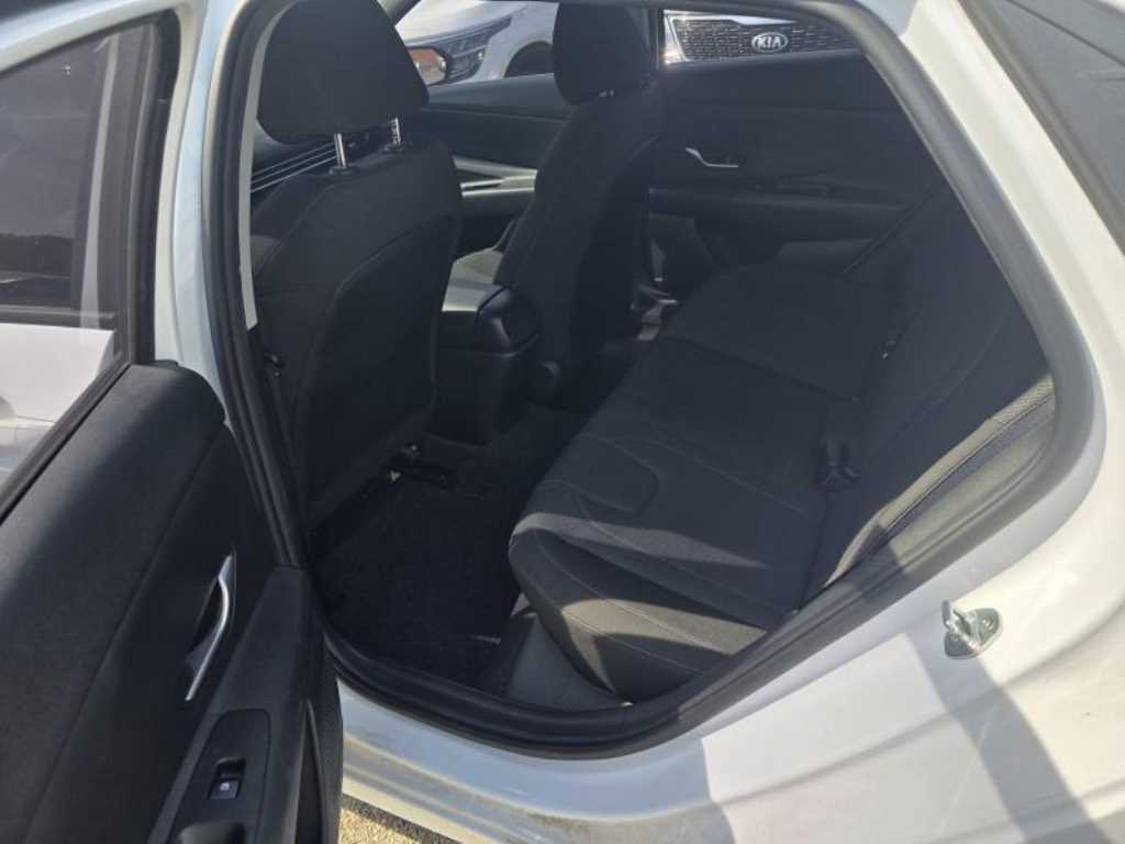 HYUNDAI Avante - Vista 11