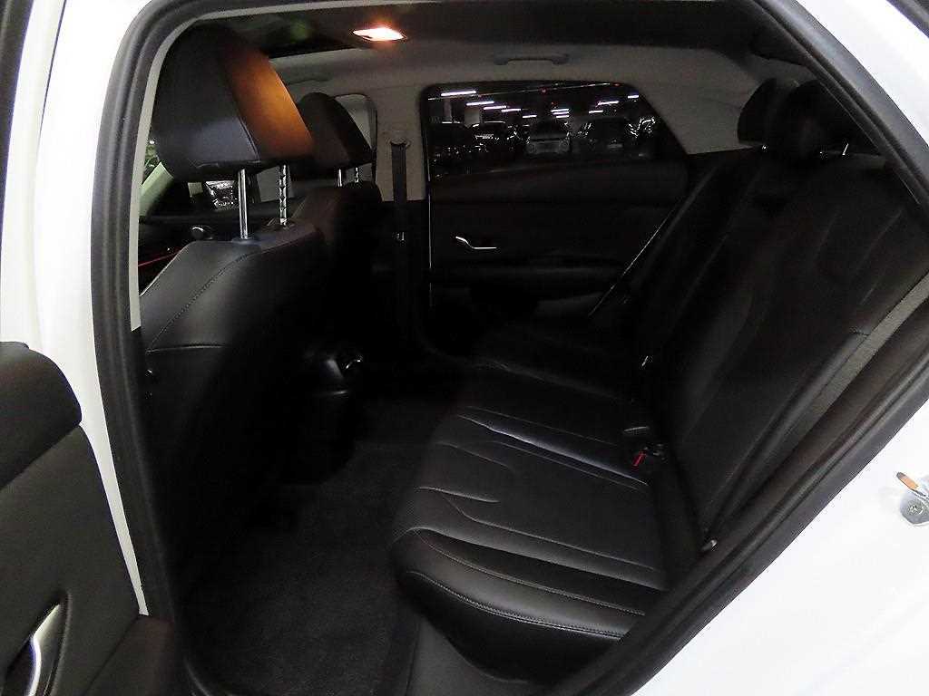 HYUNDAI Avante - Vista 7