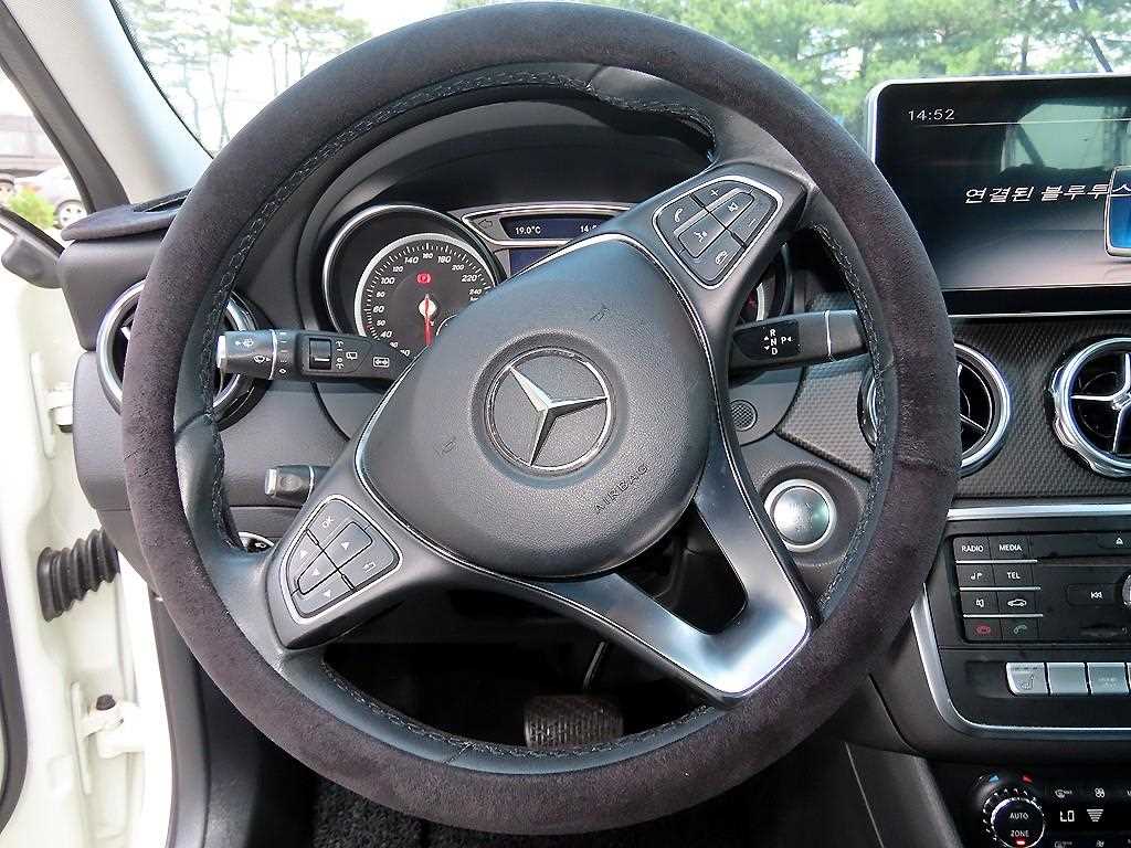 Mercedes Benz GLA Class - Vista 8