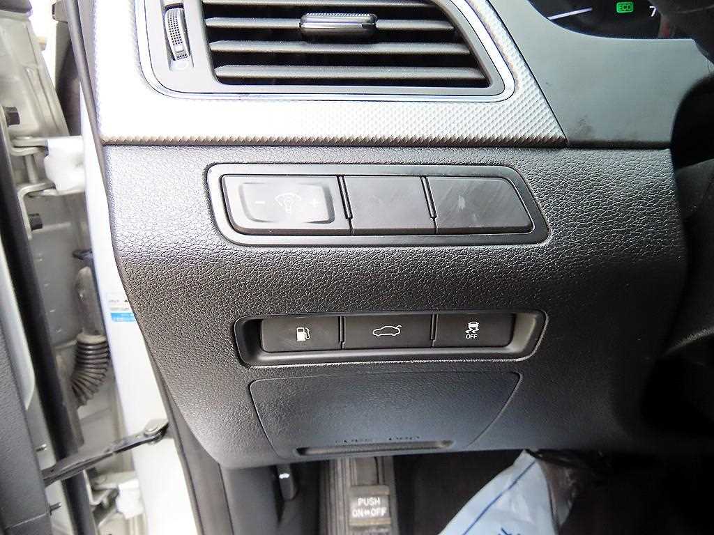 HYUNDAI Sonata - Vista 12