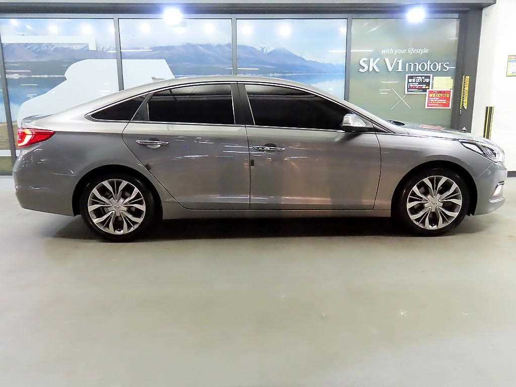 HYUNDAI Sonata - Vista 3