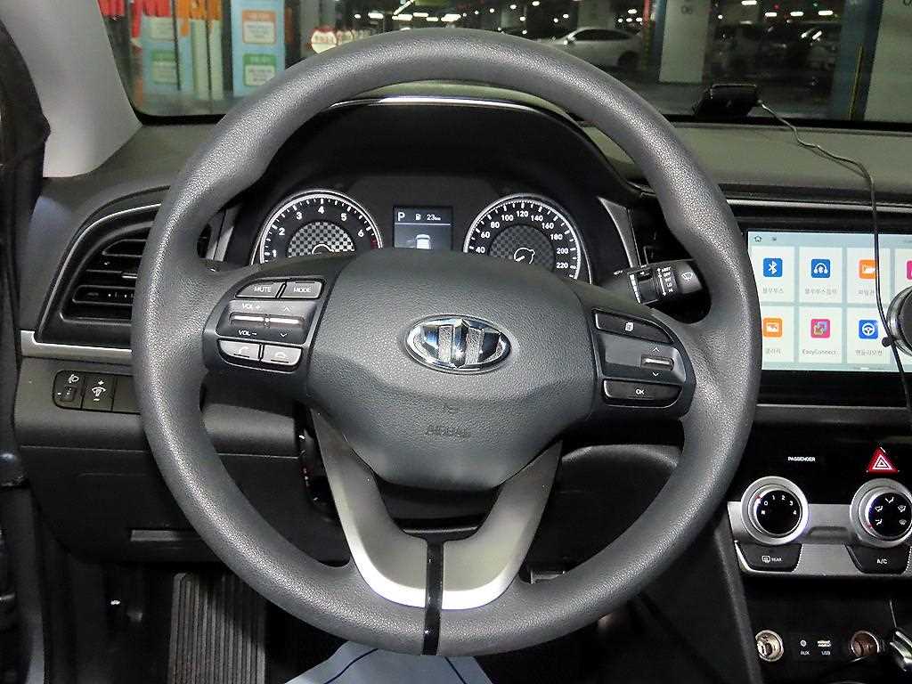 HYUNDAI Avante - Vista 8