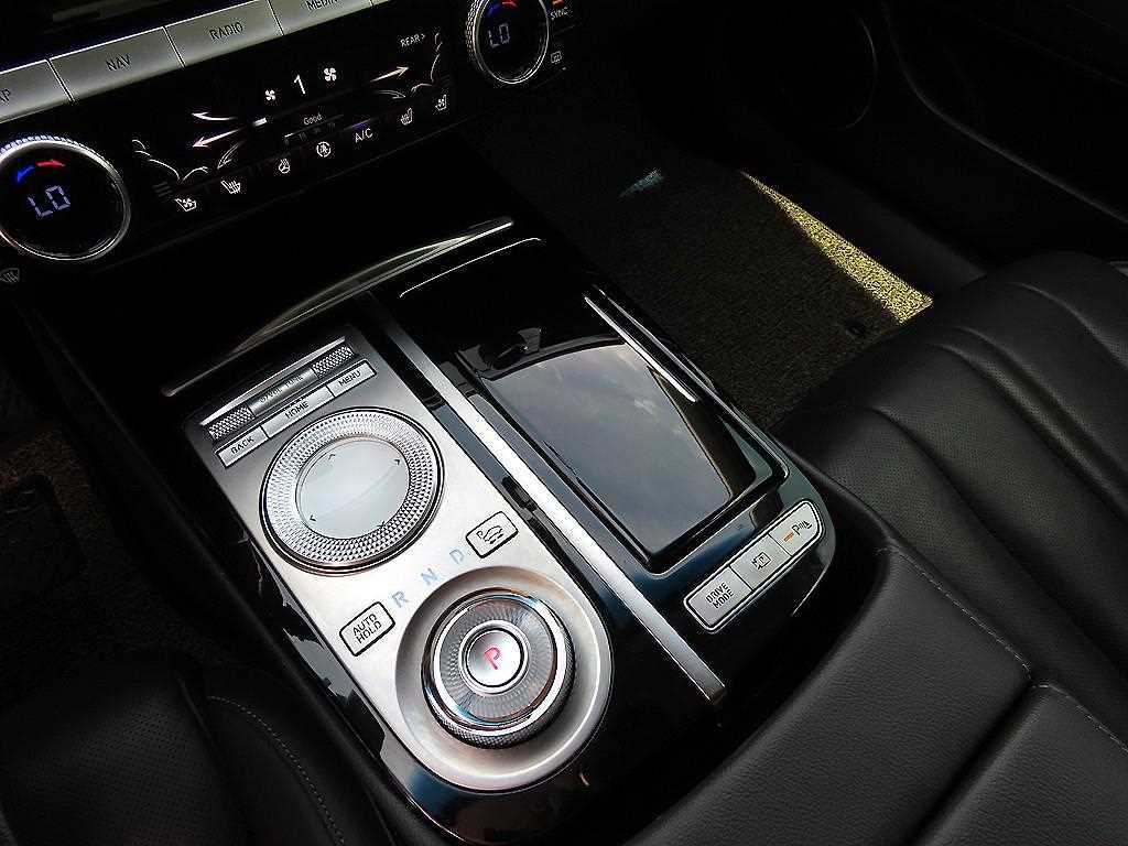 Genesis G80 - Vista 10