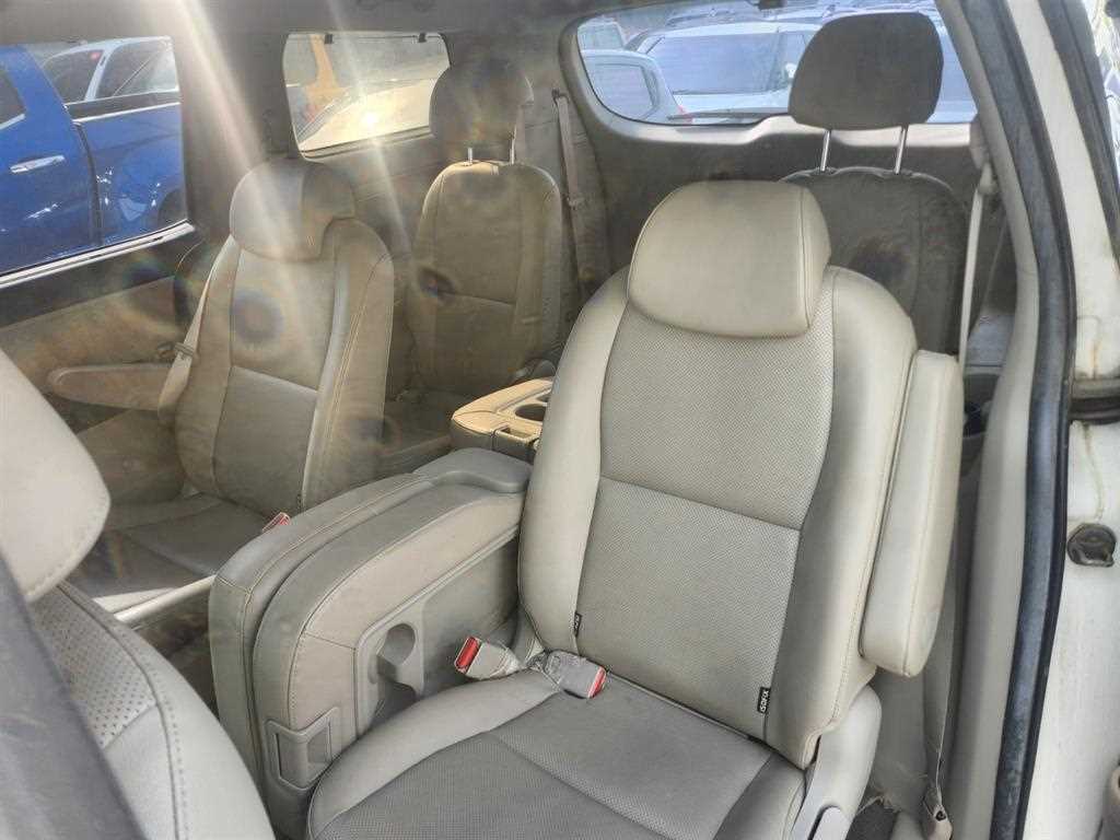 KIA Carnival - Vista 7
