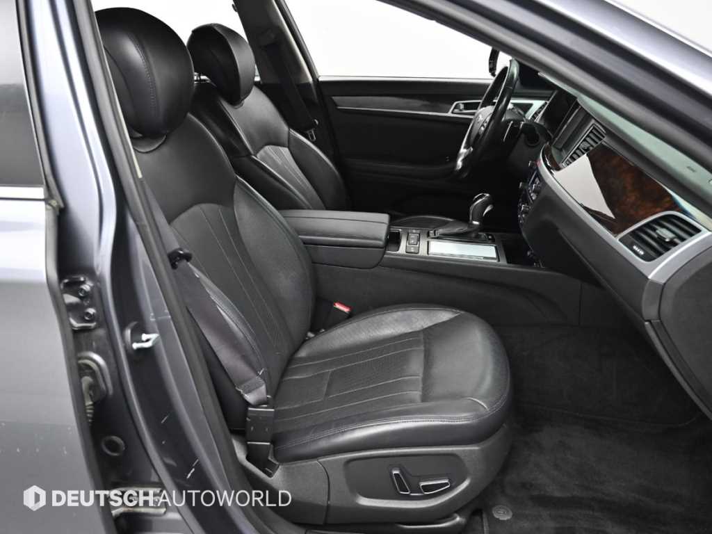 HYUNDAI Genesis - Vista 10