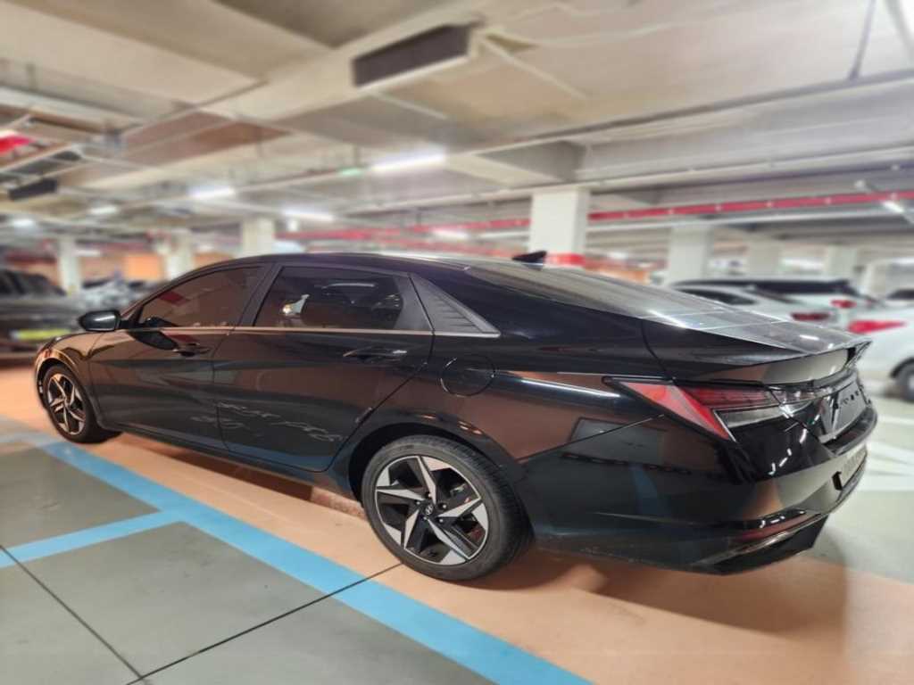 HYUNDAI Avante - Vista 2