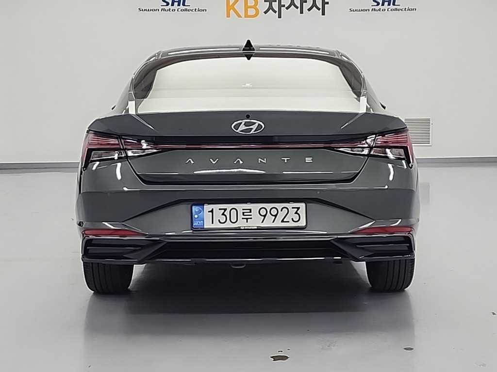 HYUNDAI Avante - Vista 3