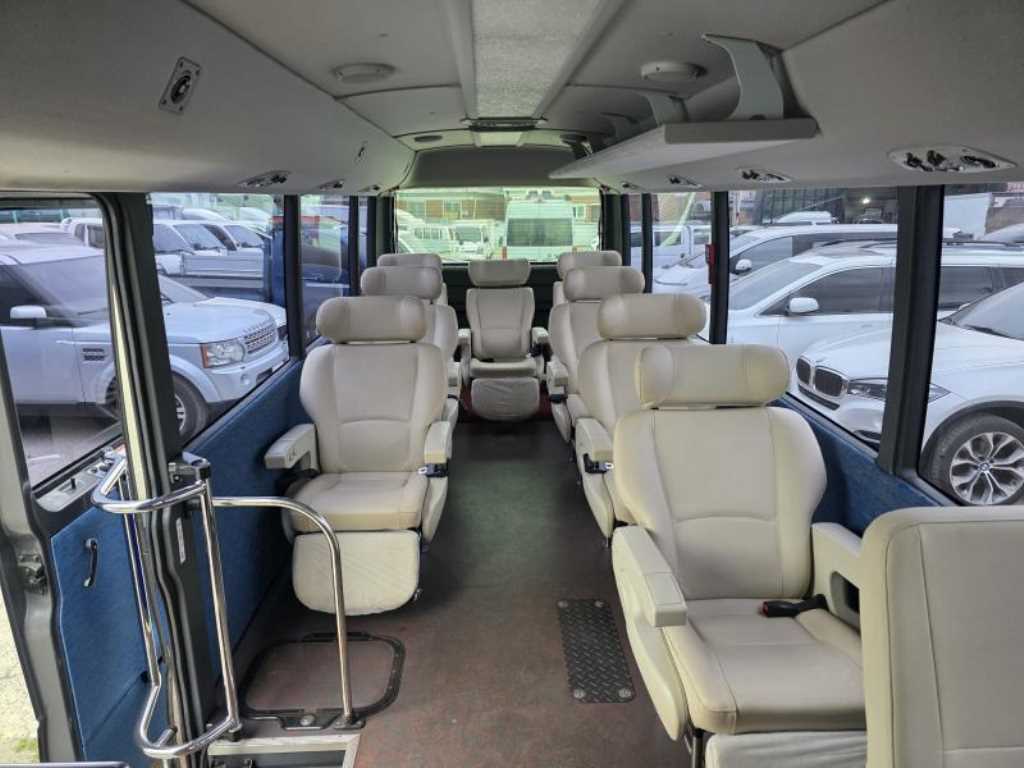 medium and large bus Hyundai bus - Vista 8