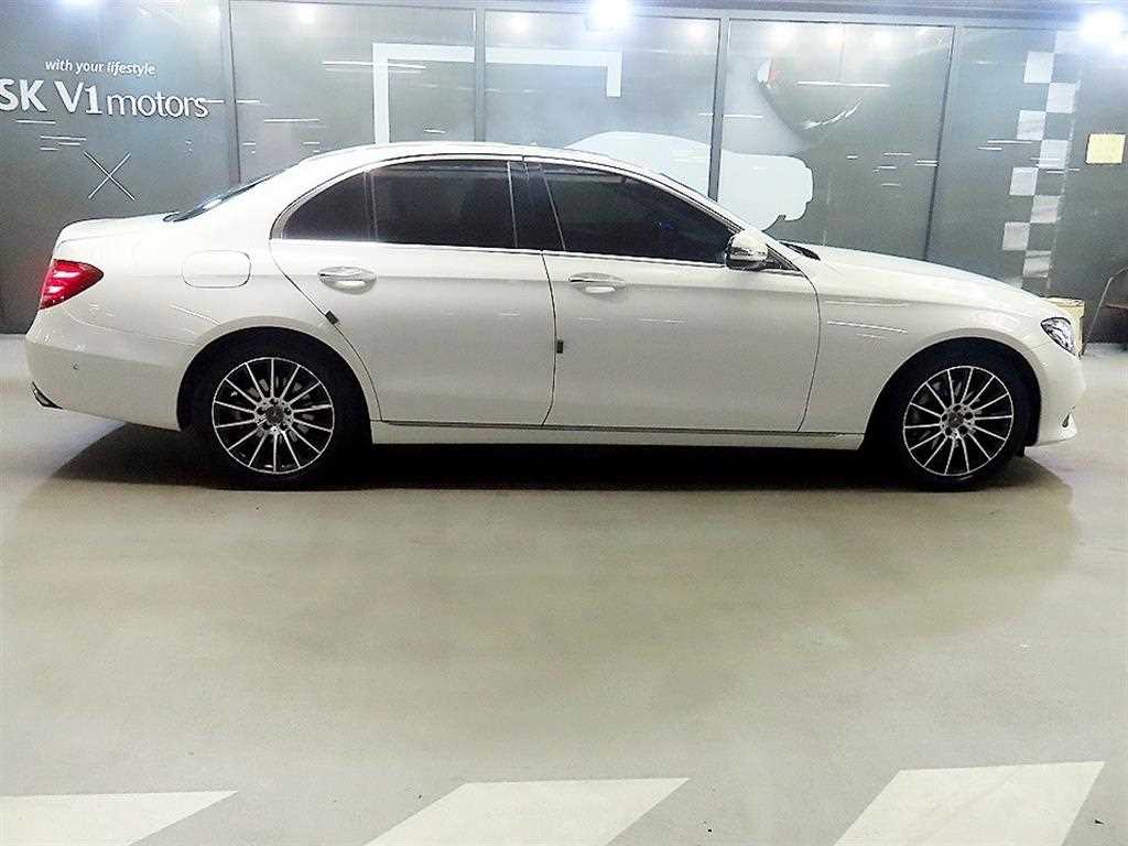 Mercedes Benz E class - Vista 3