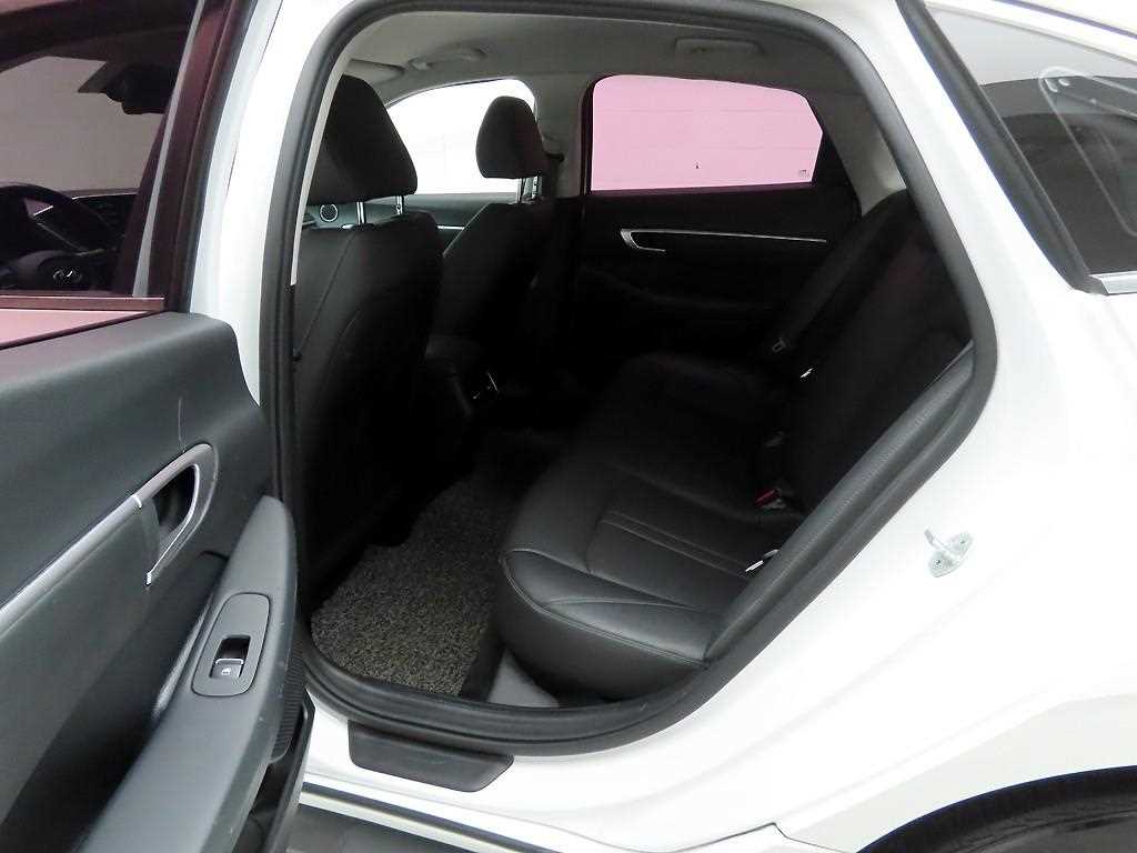 HYUNDAI Sonata - Vista 9