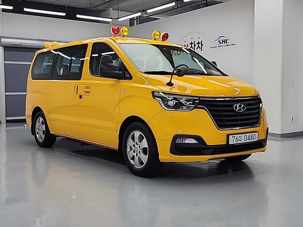 HYUNDAI Starex - Vista 4