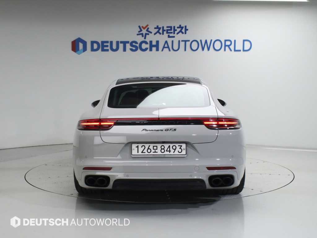 Porsche Panamera - Vista 4