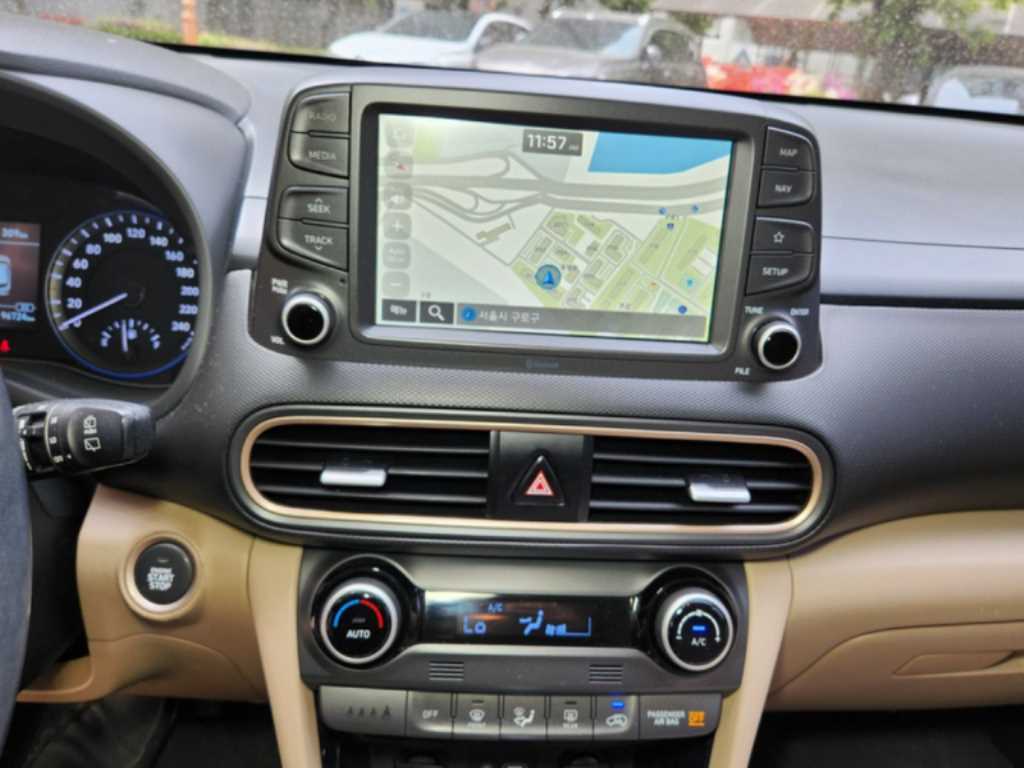 HYUNDAI Kona - Vista 9