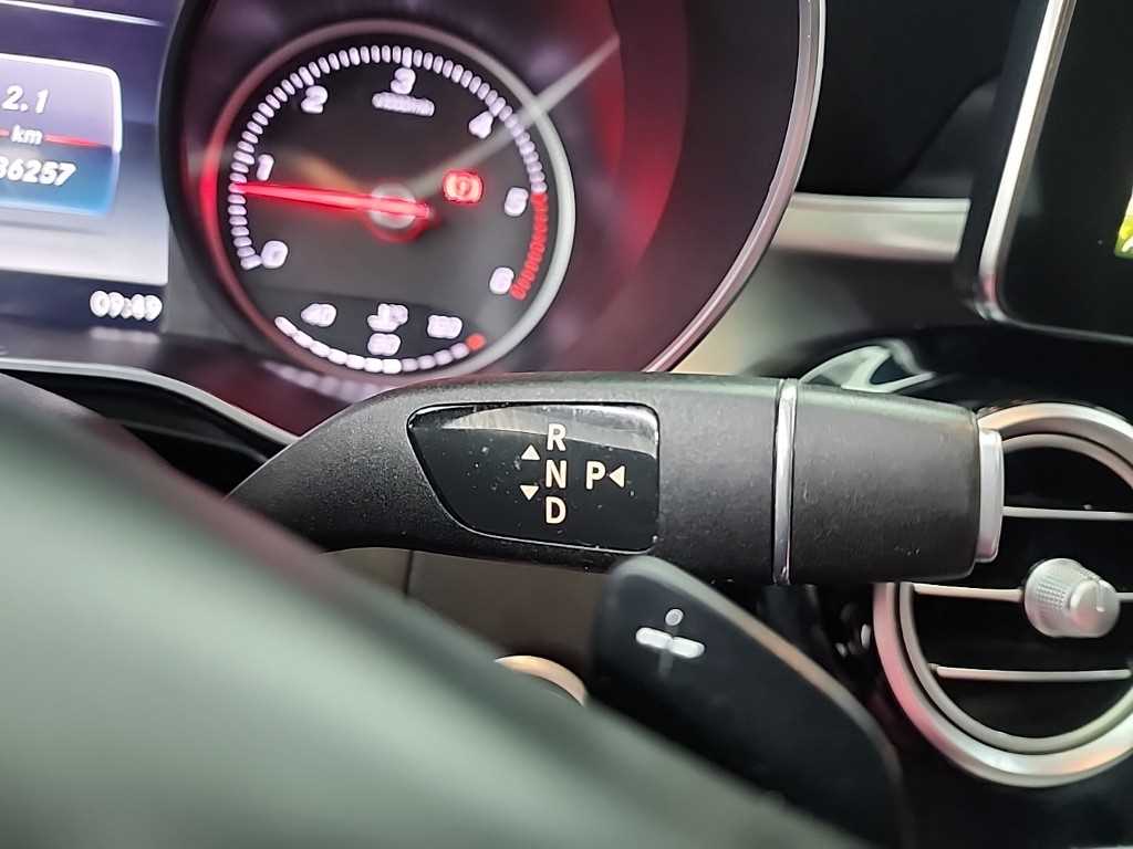 Mercedes Benz GLC Class - Vista 8