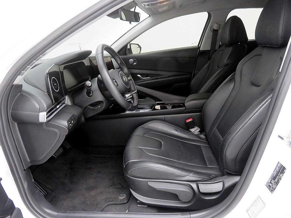 HYUNDAI Avante - Vista 5