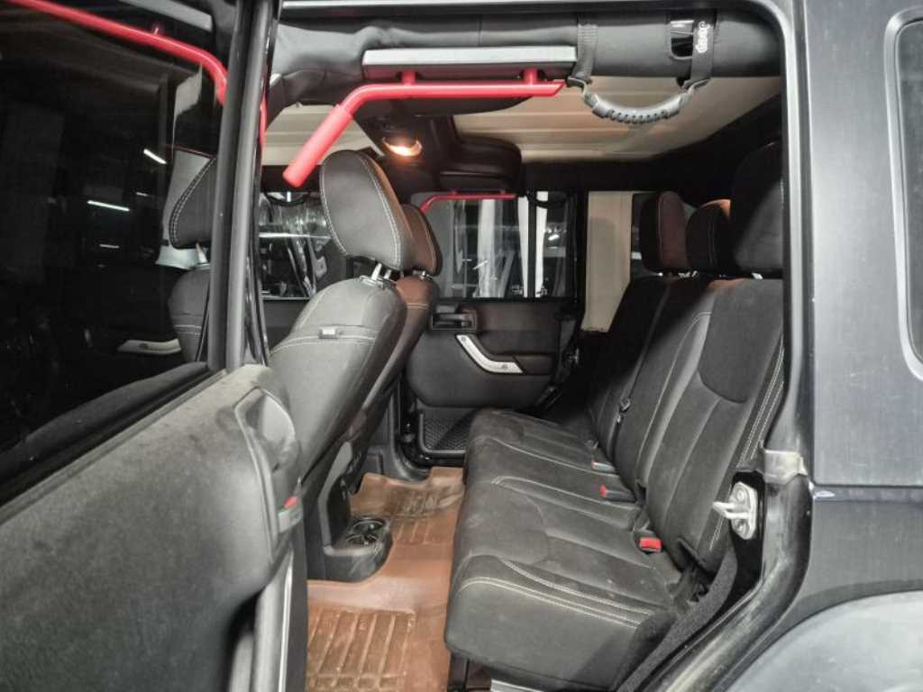 Jeep Wrangler - Vista 6