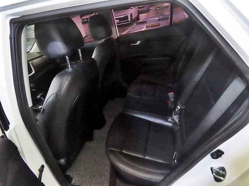 KIA Stonic - Vista 7