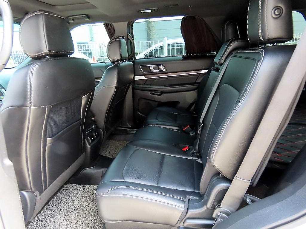 Ford Explorer - Vista 6