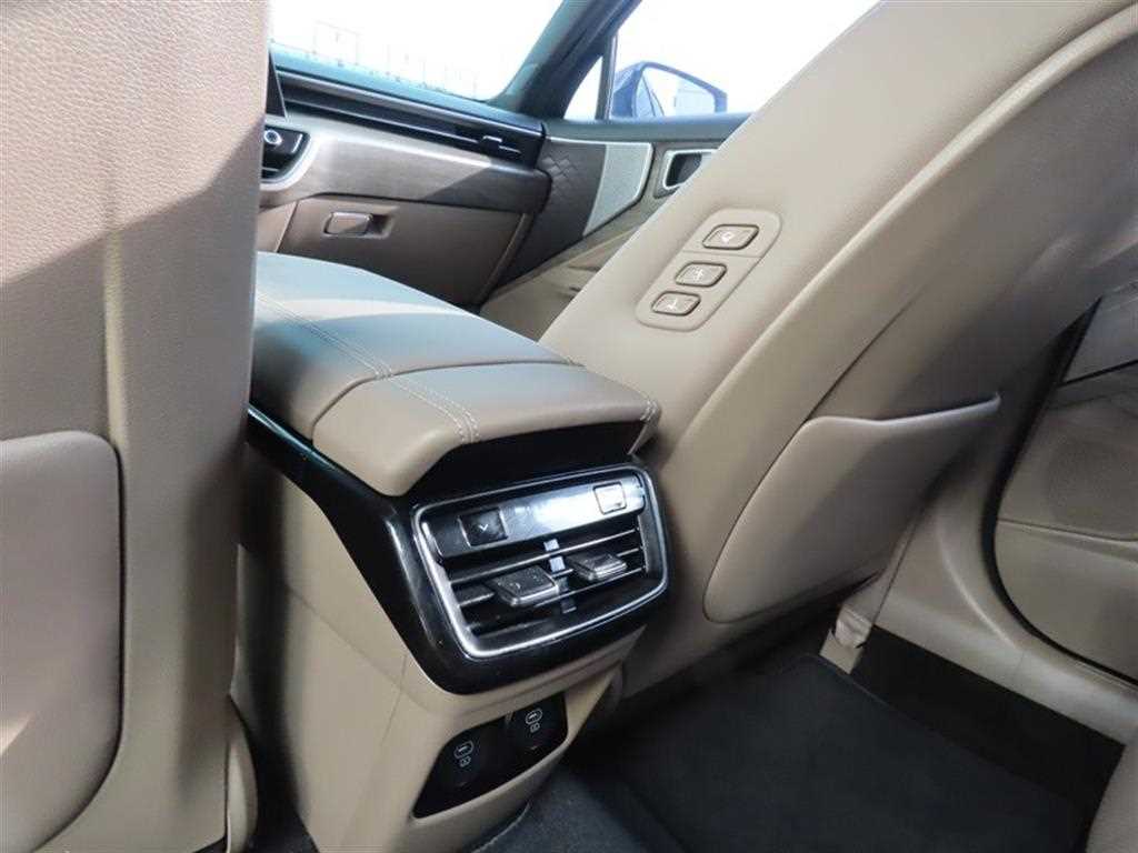 KIA K8 - Vista 8