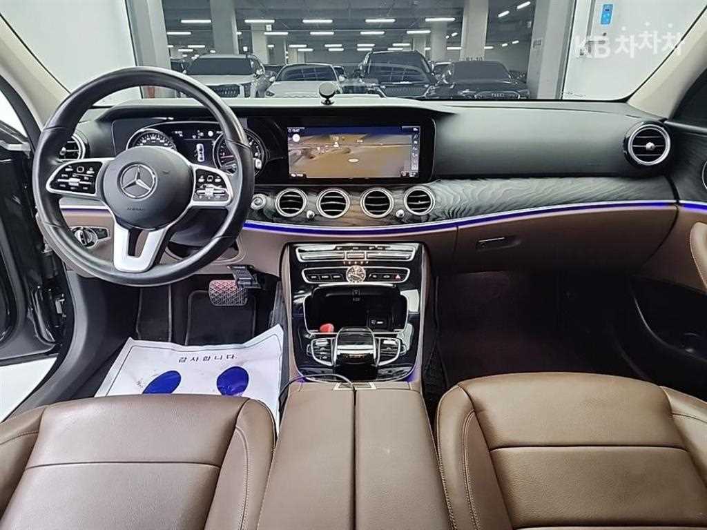 Mercedes Benz E class - Vista 7