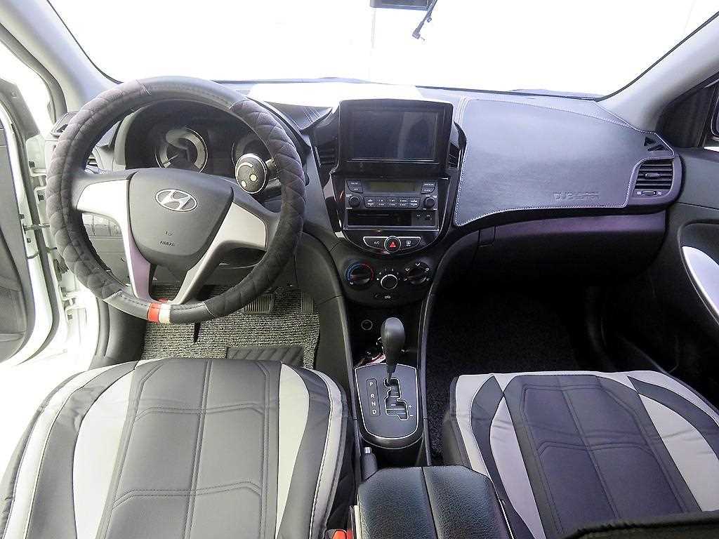 HYUNDAI Accent - Vista 7