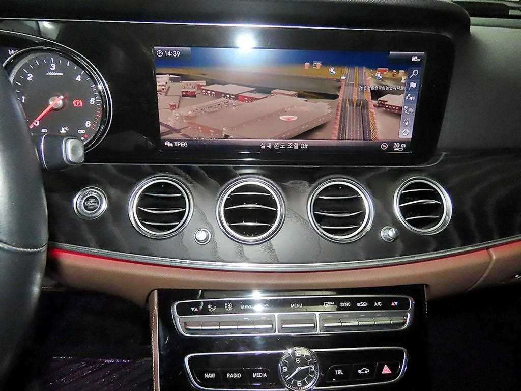 Mercedes Benz E class - Vista 11