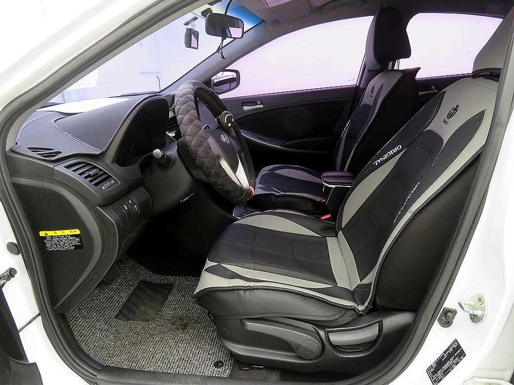 HYUNDAI Accent - Vista 5