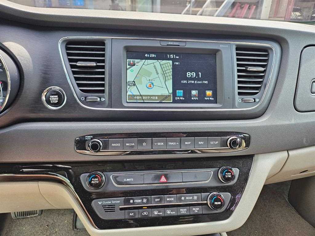 KIA Carnival - Vista 12
