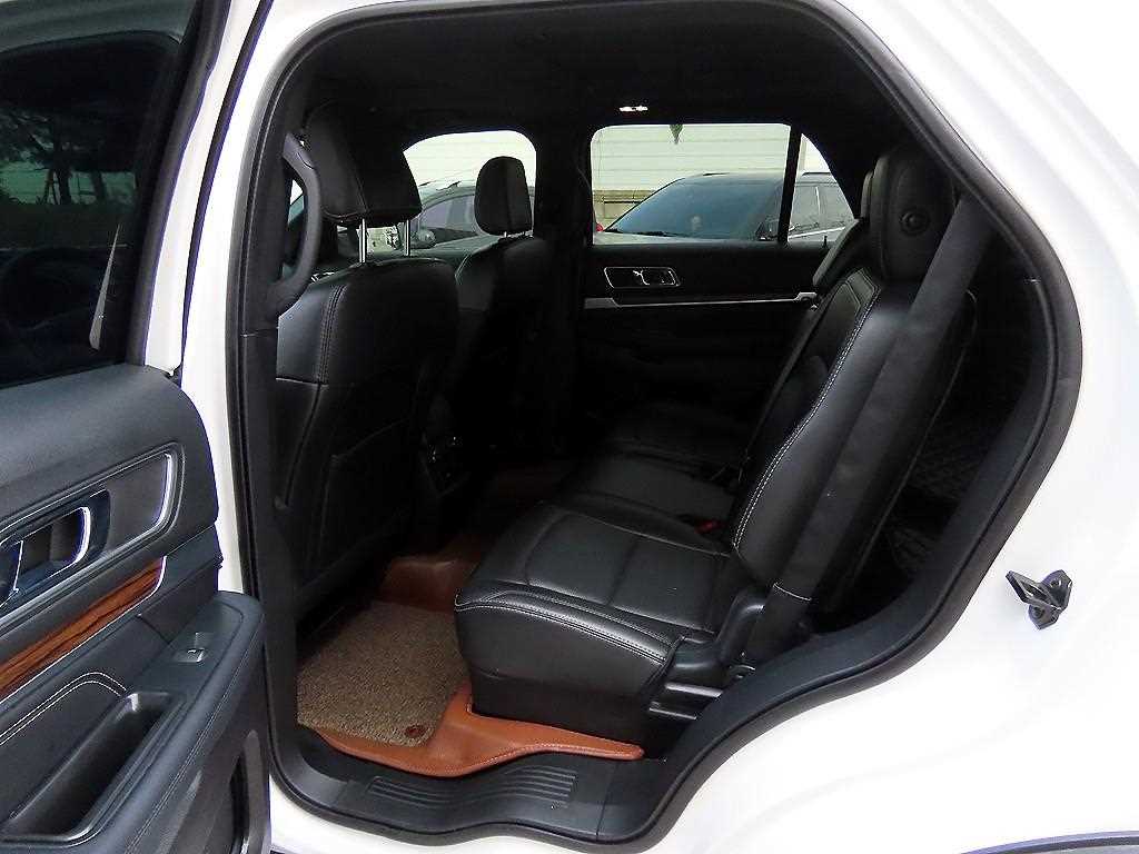 Ford Explorer - Vista 6