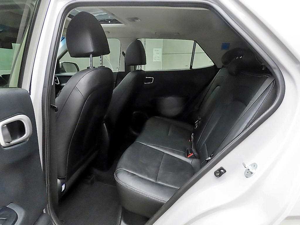 HYUNDAI Venue - Vista 6