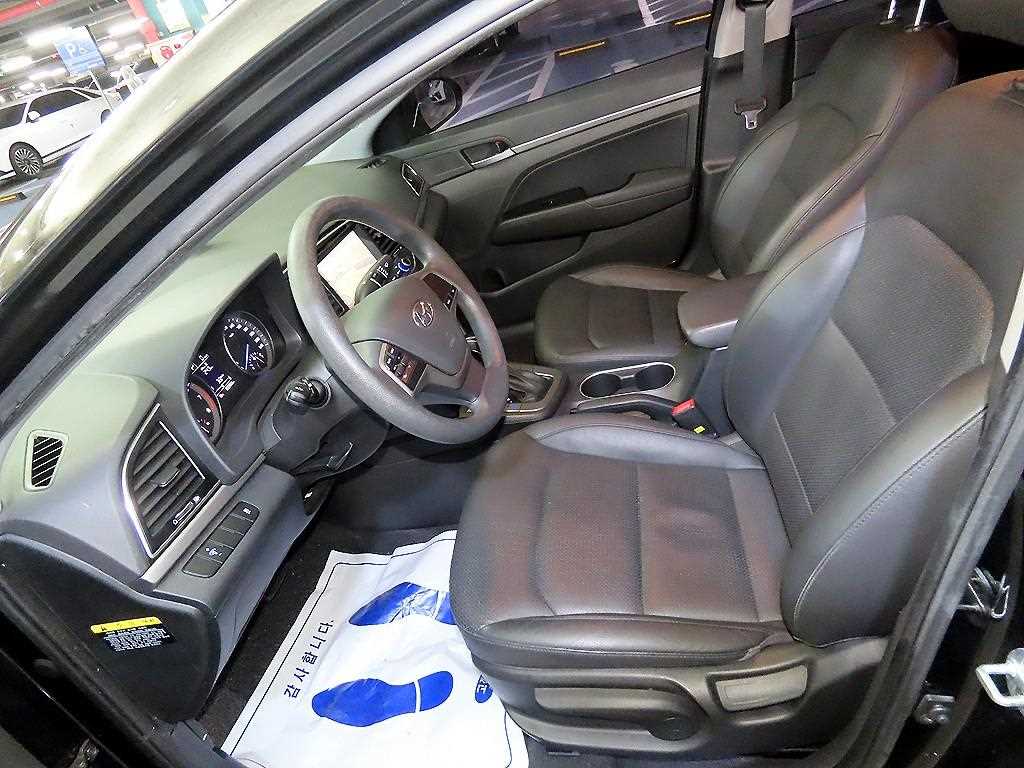 HYUNDAI Avante - Vista 6