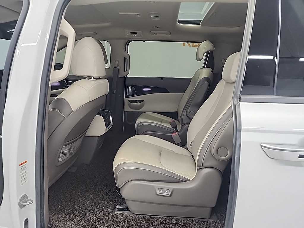 KIA Carnival - Vista 12