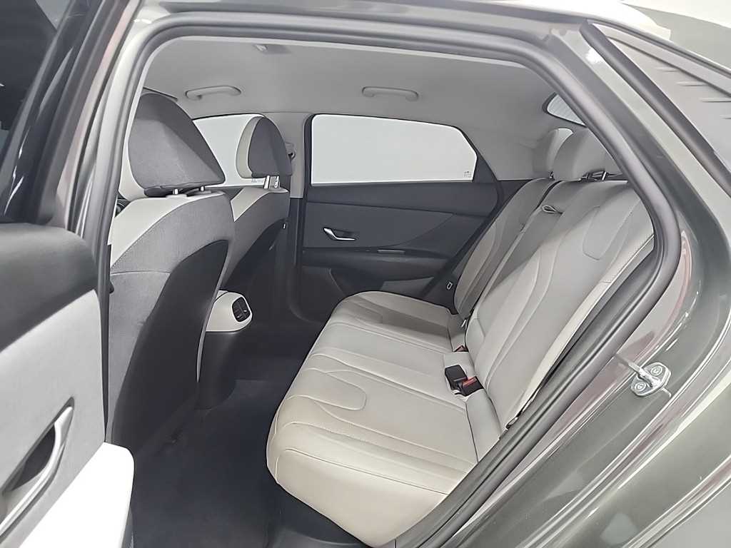HYUNDAI Avante - Vista 12