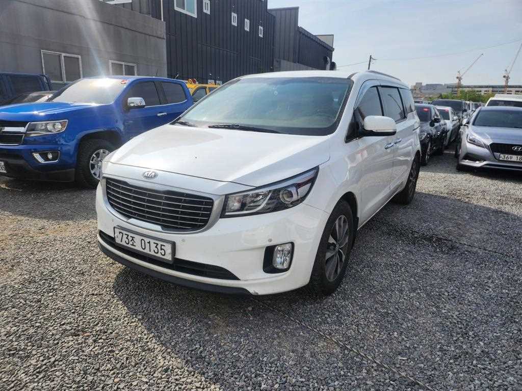 KIA Carnival - Vista 3