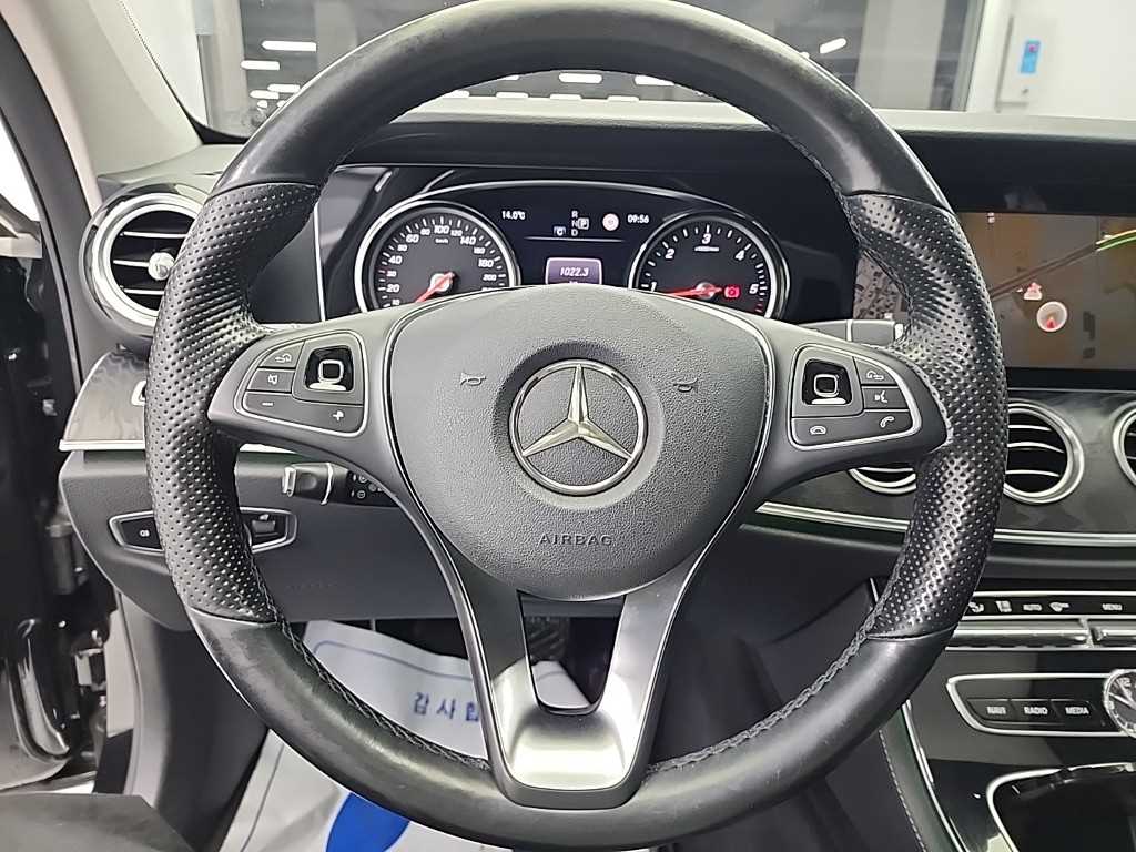 Mercedes Benz E class - Vista 9