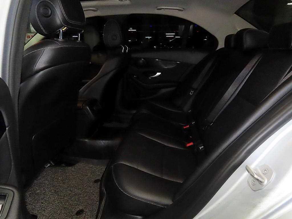 Mercedes Benz C Class - Vista 7