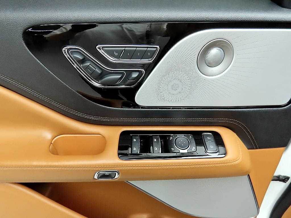 Lincoln Aviator - Vista 11