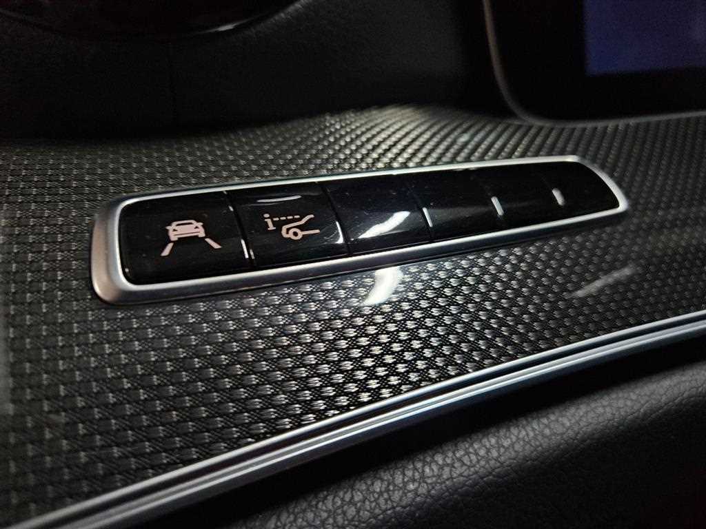 Mercedes Benz CLS Class - Vista 11