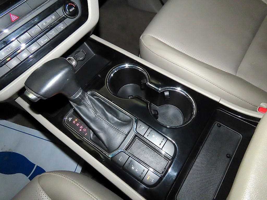 KIA Carnival - Vista 12