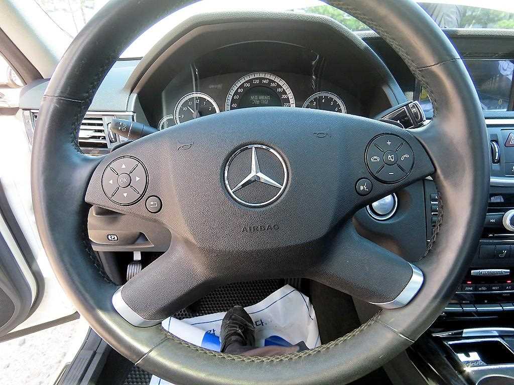 Mercedes Benz E class - Vista 8