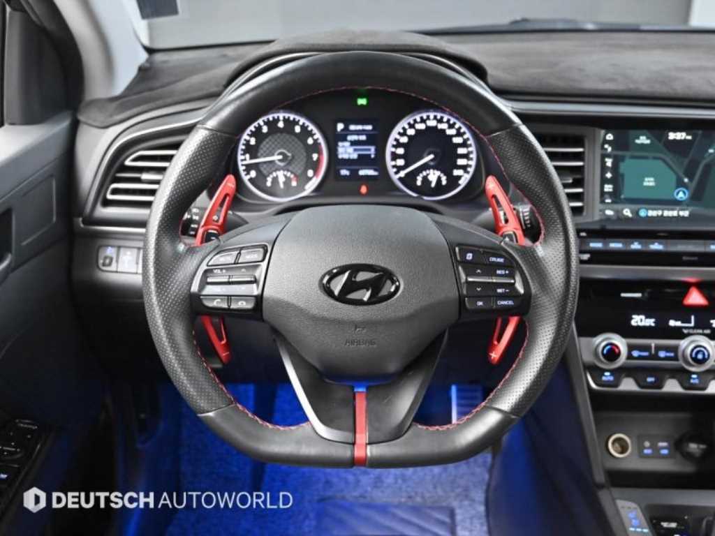 HYUNDAI Avante - Vista 12
