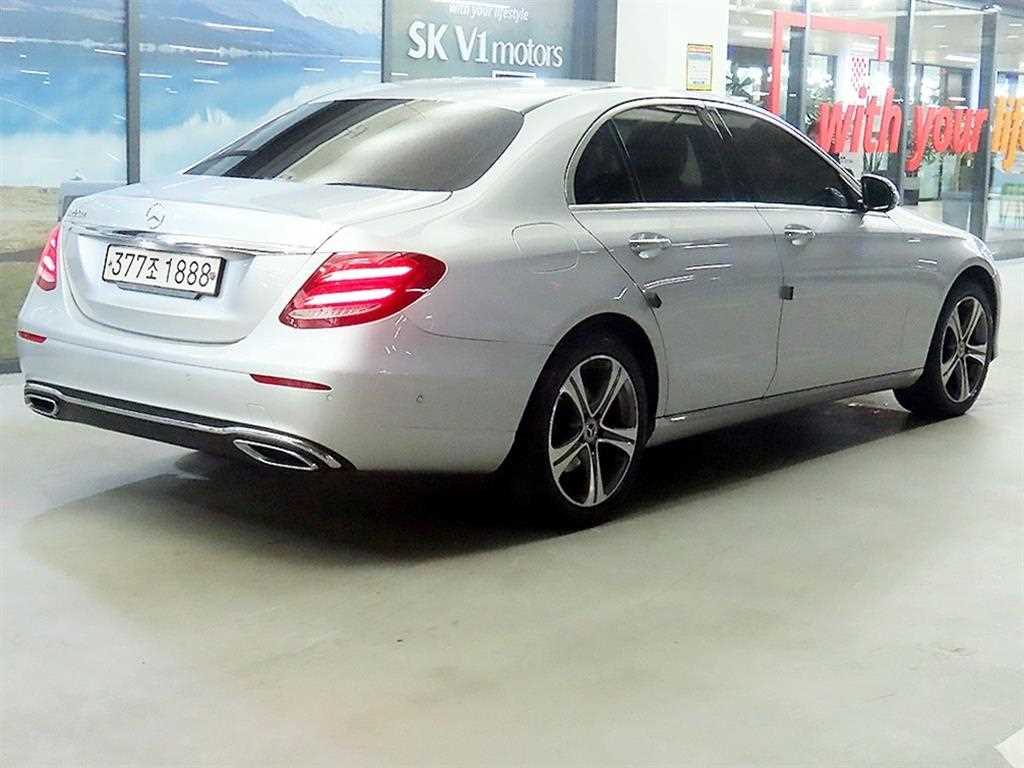 Mercedes Benz E class - Vista 4