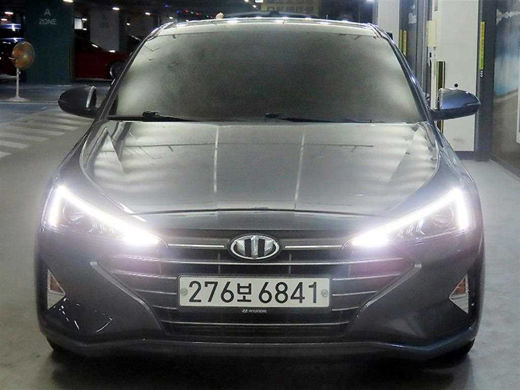 HYUNDAI Avante - Vista 2