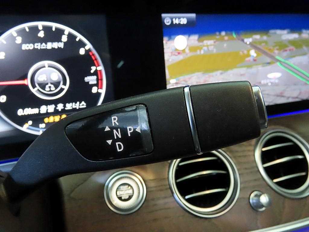Mercedes Benz E class - Vista 12